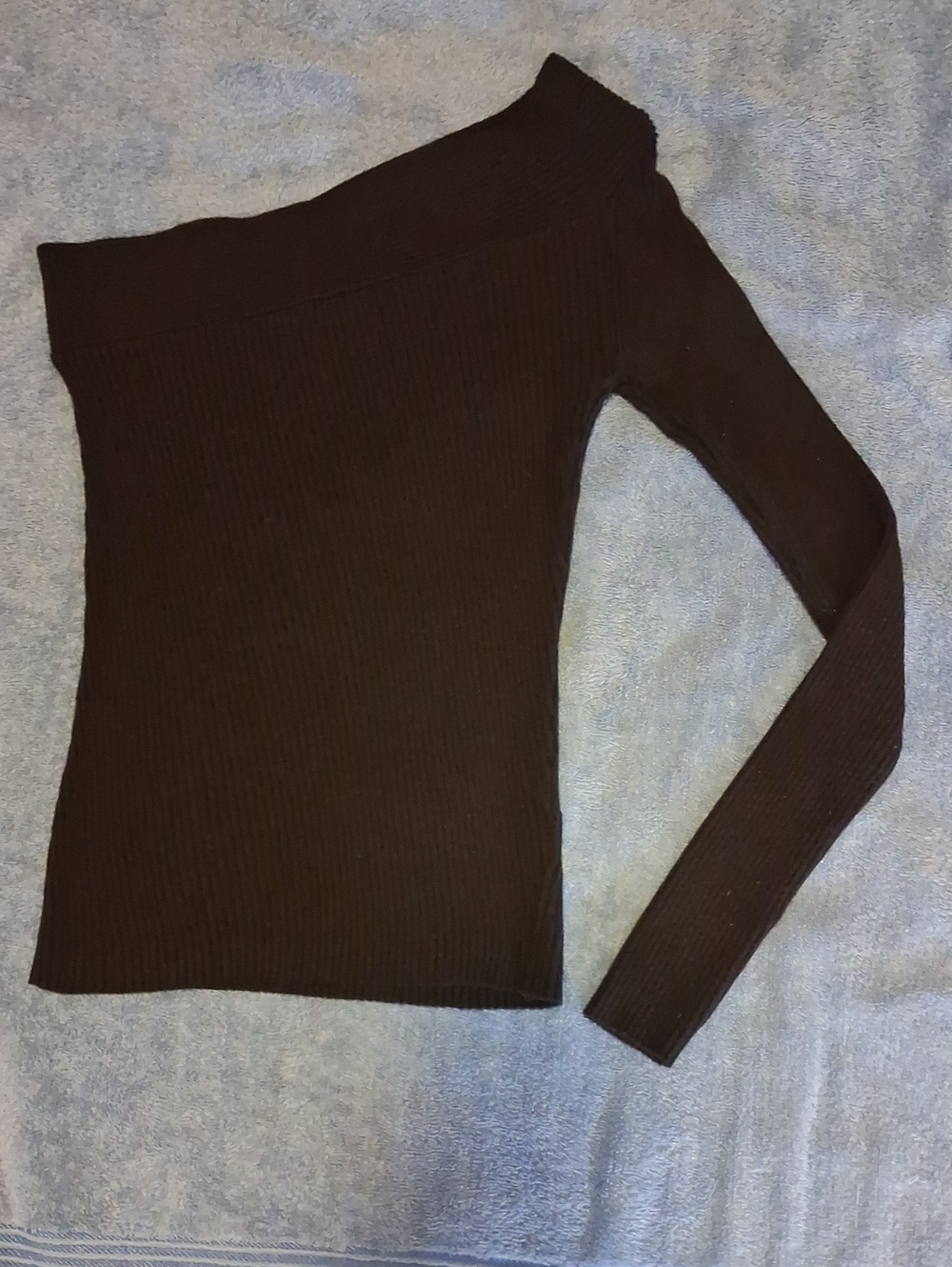 Off-Shoulder Ribbed Long-Sleeve Top Black.   '